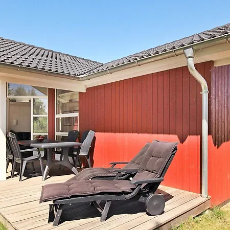 Pretty With Indoor Sauna *